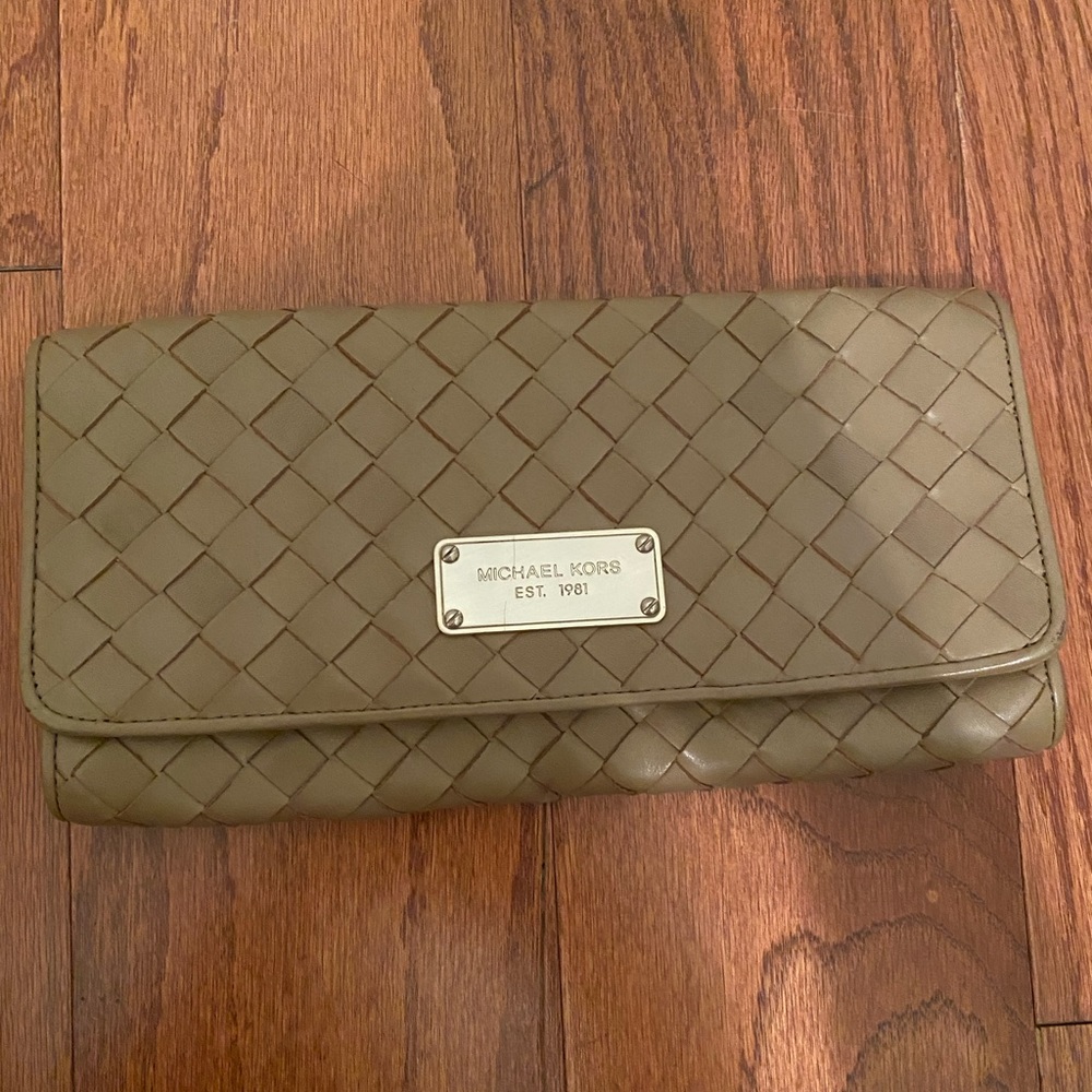 Michael Kors clutch - Picture 1 of 3